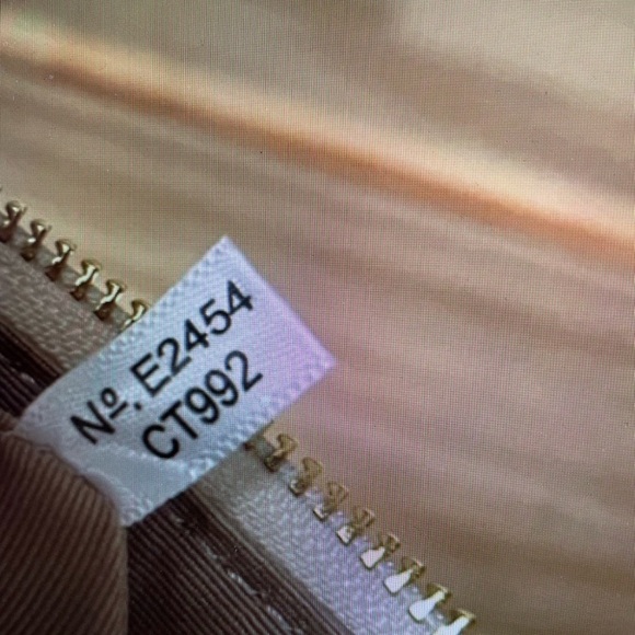 NWOT Coach Cream Wristlet Bag - Picture 9 of 11